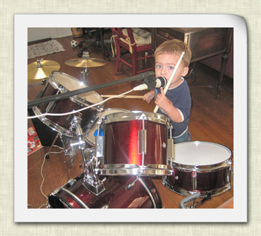 Paul-drum-sing